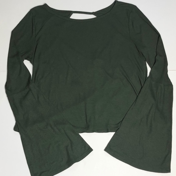 Hollister Tops - Hollister Green Bell Sleeve Key Hole Back